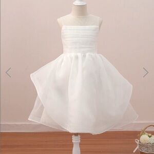 Flower girl dress size 6 Ball-Gown/Princess Scoop Knee-Length Organza